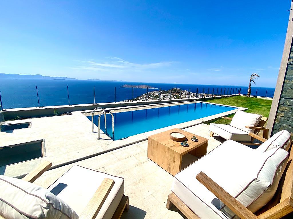 Bodrum'da Akıllı Ev Sistemli ve Deniz Manzaralı Villalar