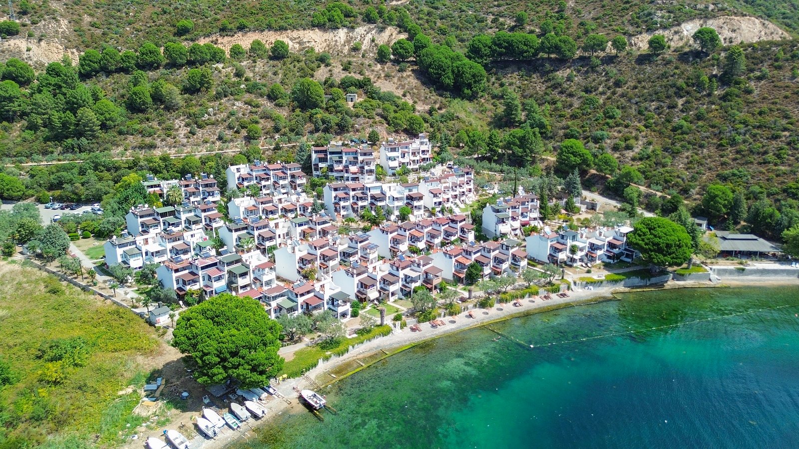 Yalova Armutlu'da Özel Koya Sahip Sitede Şık Villa