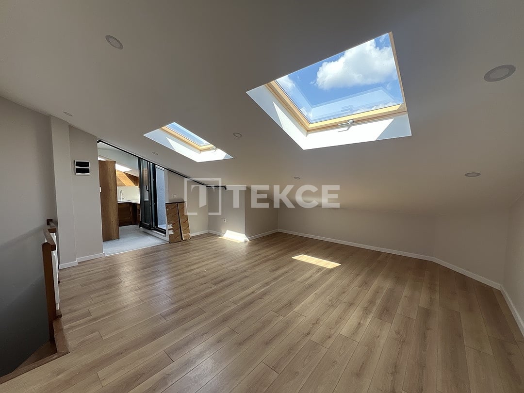 伊斯坦布尔卡德柯伊(Kad?k?y)靠近莫达海滩和火车站的公