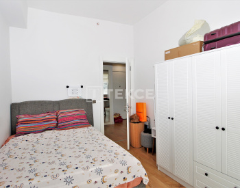 Kadıköy'de 7/24 Güvenlikli ve Havuzlu Sitede Taşınmaya Hazır Daire 9