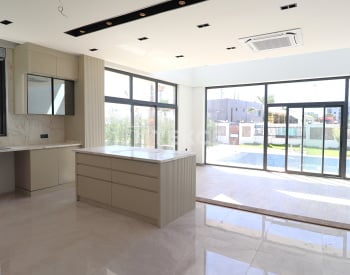 Villor Med Privata Pooler På En Huvudväg I Antalya Altıntaş 11