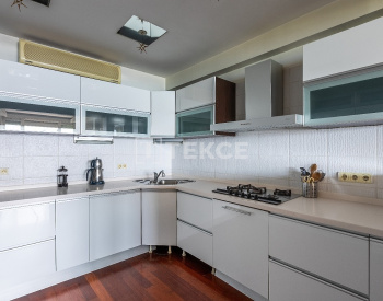 于斯屈达尔（üsküdar）公寓，距离海滩 50 米，拥有 Airbnb 房源许可证 6