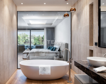 Luxe and Spacious Real Estate in Prestigious Area in Marbella 7
