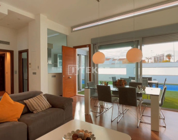 Key-ready Villa with a Pool Near to the Beach in Alicante 9