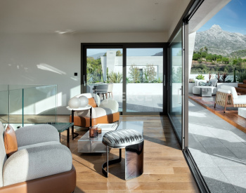 Luxe and Spacious Real Estate in Prestigious Area in Marbella 8