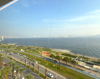 Spacious Apartment with Sea View in İzmir Karşıyaka Bostanlı