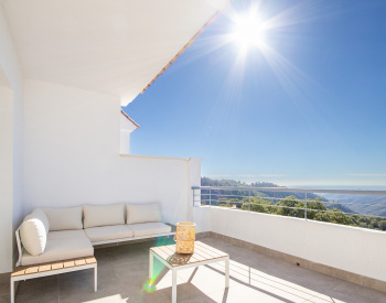 Wohnungen Mit Blick Auf Den See, Die Berge Und Das Meer In Málaga