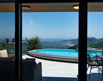 Antalya Konyaaltı'nda Deniz ve Dağ Manzaralı Müstakil Villa