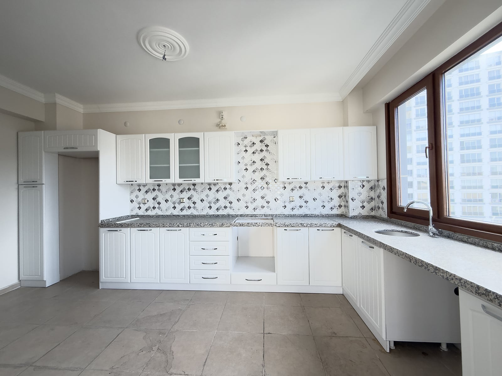 Mieszkanie 5 pokojów 215 m² Yomra, Turcja