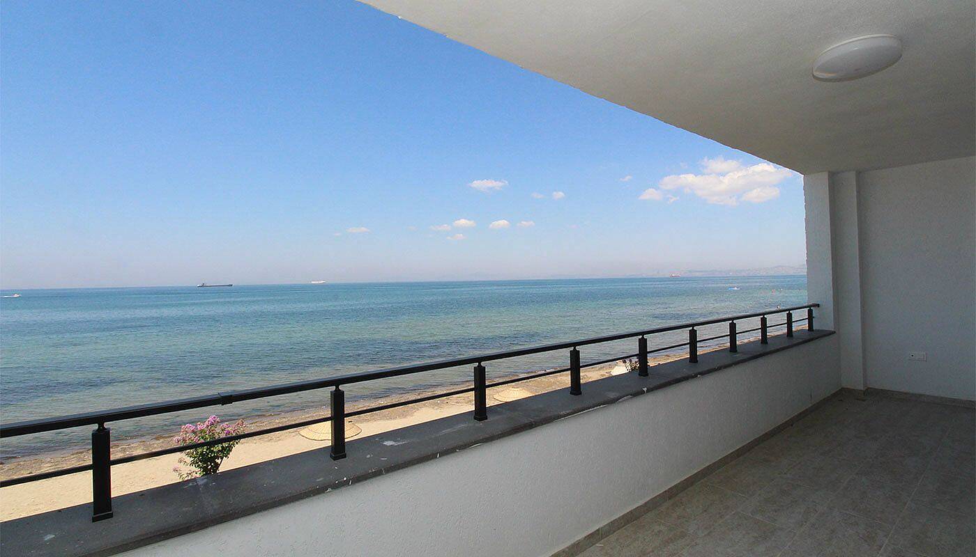 Yalova Çiftlikköy'de Deniz Sıfır Eşsiz Manzaralı Daireler