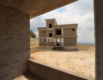Erdemli'de Büyüleyici Orman ve Deniz Manzaralı Satılık Villa 23