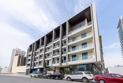 شقة مؤثثة مع شرفة ومرافق فاخرة في قرية جميرا الدائرية (jvc) 1