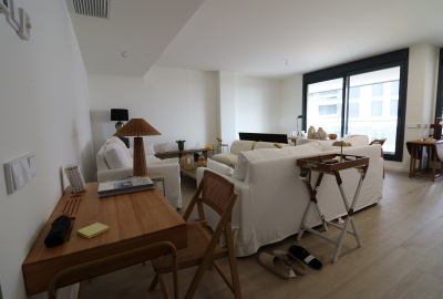 Badalona Port’ta Havuzlu Sitede Balkonlu 3+1 Kiralık Daire 1