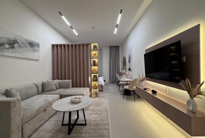 Möblerad Lägenhet Med Balkong Och Lyxiga Bekvämligheter I JVC 1