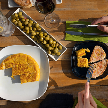 Une omelette espagnole traditionnelle nommée « tortilla de patatas »
