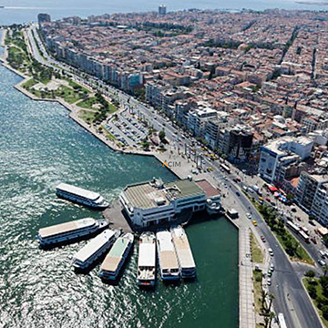 İzmir'de Feribot İskelesi ve Kordon bölgesi