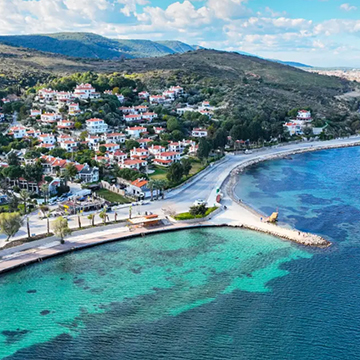 İzmir'de turkuaz sularla çevrilim muhteşem kıyı yaşamı