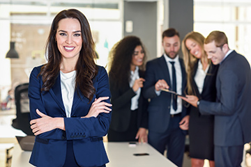 دليل كامل لشراء العقارات في مونتينيغرو. يتم شرح سوق العقارات والتمويل وخطوات الشراء والتكاليف وتصريح الإقامة في مونتينيغرو.