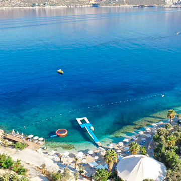Hermosa playa en Kalkan, Turquía Hermosa playa en Kalkan, Turquía