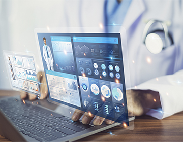 médecin utilisant un système informatique de gestion de documents technologiques médecin utilisant un système informatique de gestion de documents technologiques