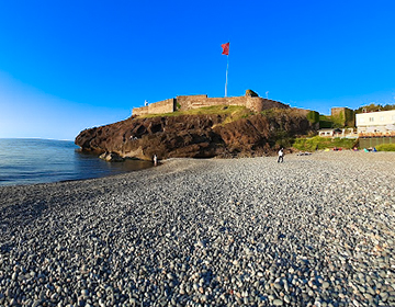 استكشف أفضل الشواطئ في طرابزون للسباحة، والاستمتاع بأشعة الشمس، والاسترخاء على ساحل البحر الأسود. استمتع بشواطئ هادئة، ووجهات عائلية، ووجهات بحرية خلابة.
