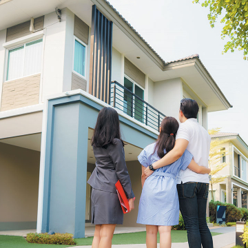 Viewing tours help buyers imagine themselves living in the property Viewing tours help buyers imagine themselves living in the property