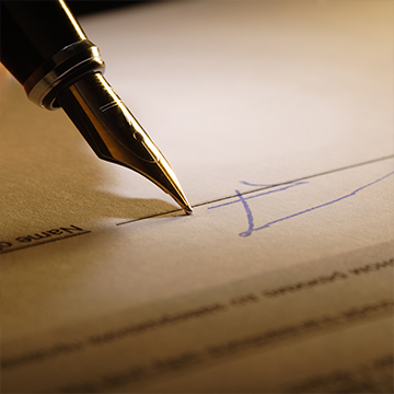 یک مداد و یک کاغذ