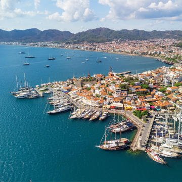 Summer Homes by the Sea Summer Homes by the Sea