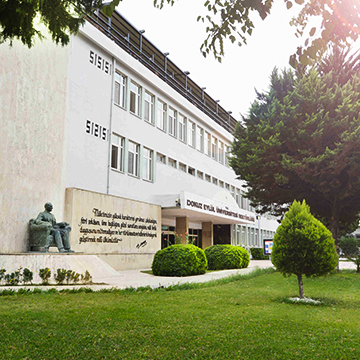 多库兹艾利尔 大学又称九月九日大学